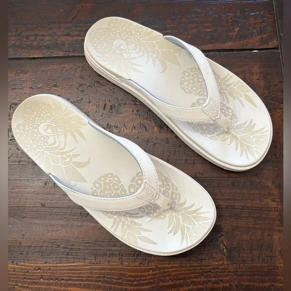 OluKai flip flops like new! Purchased in Hawaii!  - Picture 1 of 4